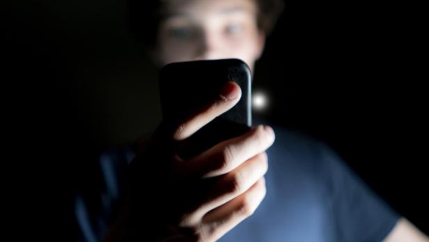 Mann mit Smartphone