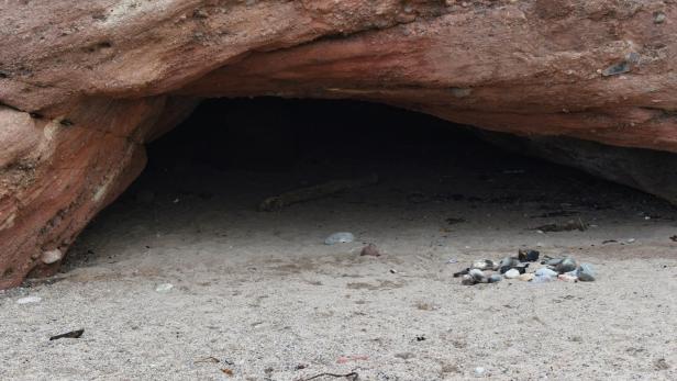 Höhle an einem Strand