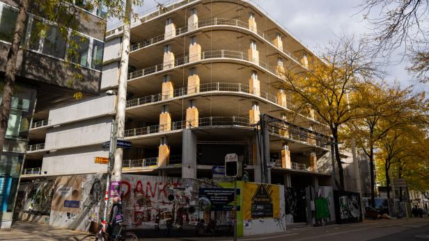 WIENER INVESTOR STUMPF ERWIRBT KAUFHAUS "LAMARR" AUS SIGNA INSOLVENZ