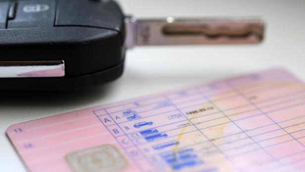 ++ THEMENBILD ++ SCHECKKARTENFÜHRERSCHEIN / FÜHRERSCHEIN Scheckkartenführerschein / Führerschein.