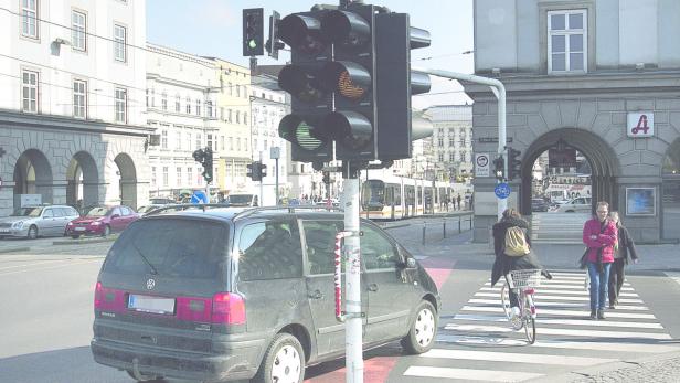 Immer wieder kommt auf auf dieser Kreuzung in Linz zu brenzligen Situationen