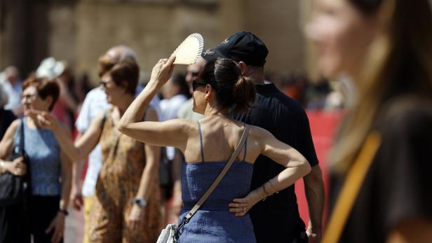 Summer begins with heatwave across Spain