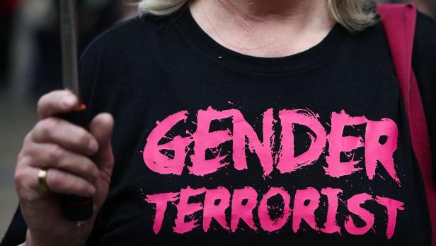 BRITAIN-WOMEN-GENDER-COURT-DISCRIMINATION