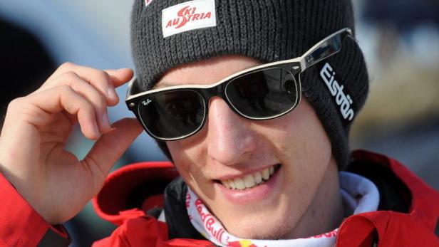 epa03576983 Austrian ski jumper Gregor Schlierenzauer smiles during the Ski Jumping World Cup in Willingen, Germany, 10 February 2013. The competition was cancelled due to bad weather conditions. EPA/UWE ZUCCHI