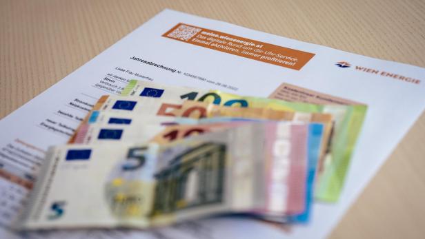 Geldscheine auf Rechnung