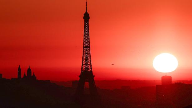 TOPSHOT-FRANCE-ENVIRONMENT-CLIMATE-HEATWAVE TOPSHOT-FRANCE-ENVIRONMENT-CLIMATE-HEATWAVE
