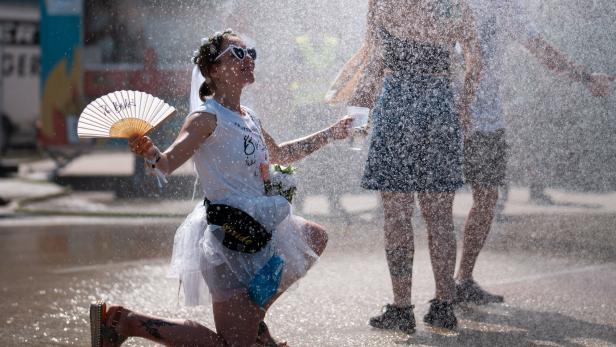 ++ THEMENBILD ++ FESTIVAL "LIDO SOUNDS" / SOMMER / WETTER / KLIMA / HITZE ++ THEMENBILD ++ FESTIVAL "LIDO SOUNDS" / SOMMER / WETTER / KLIMA / HITZE