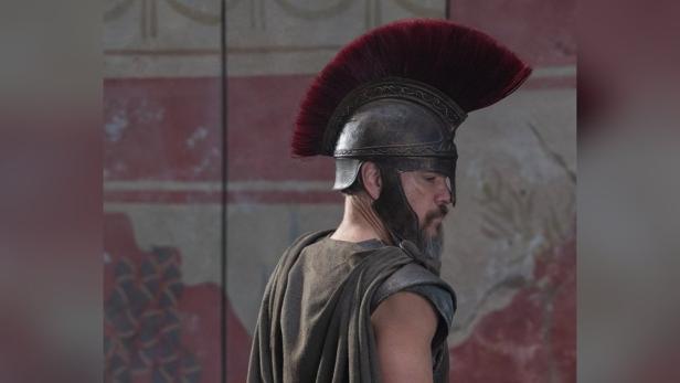 Matt Damon in Rüstung am Set von „Odyssey“.