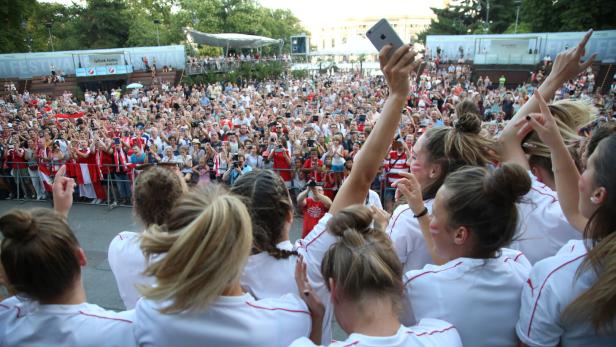 46-101403773 Historischer Jubel um die ÖFB-Frauen nach dem EM-Semifinale 2017