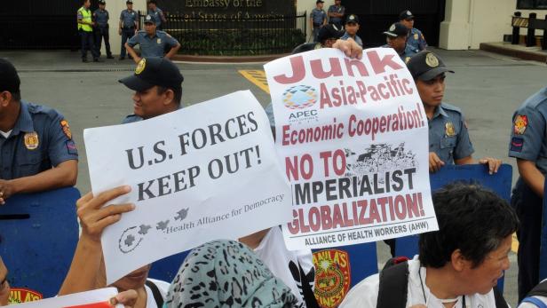 Widerstand auf den Philippinen: Protest gegen TPP und die APEC-Kooperation vor der US-Botschaft in Manila am 6. November.