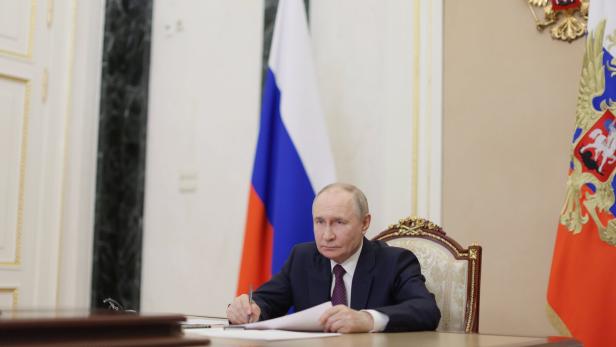 Russian President Vladimir Putin chairs a meeting with members of the government