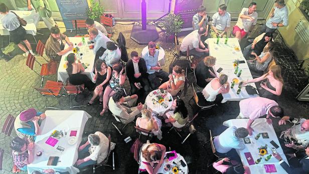 Initiative Runde Eckige Tische