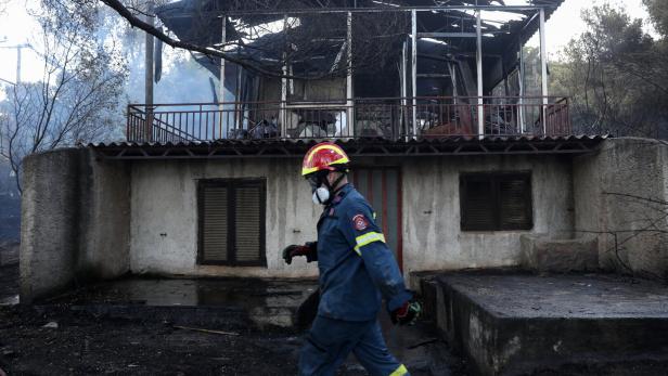 Wildfire east of Athens subsides