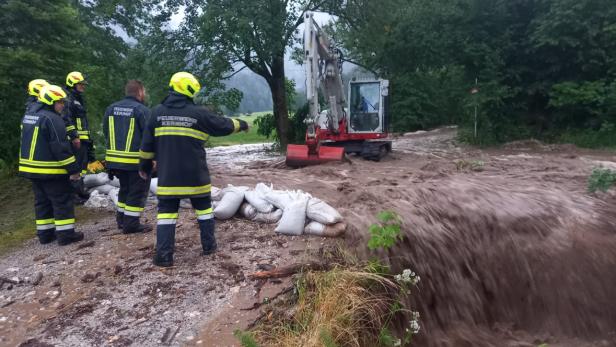 Feuerwehren im Unwettereinsatz