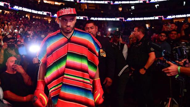 FILE PHOTO: Mexican boxer Julio Cesar Chavez Jr. fights against Jake Paul at Honda Center in Anaheim FILE PHOTO: Mexican boxer Julio Cesar Chavez Jr. fights against Jake Paul at Honda Center in Anaheim
