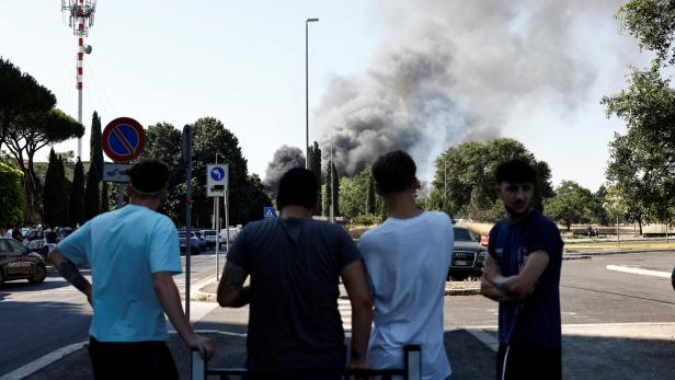 Several injured in Rome after gas station explodes Mehrere Verletzte in Rom nach Explosion einer Tankstelle.