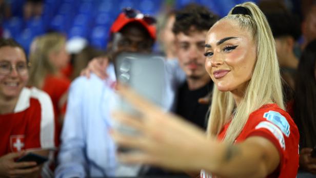 Mit ihren 26-Jahren zählt Alisha Lehmann zu den bekanntesten Fußballerinnen in der Branche. Doch ihr Ruhm bringt auch viel Kritik. UEFA Women's Euro 2025 - Group A - Switzerland v Norway