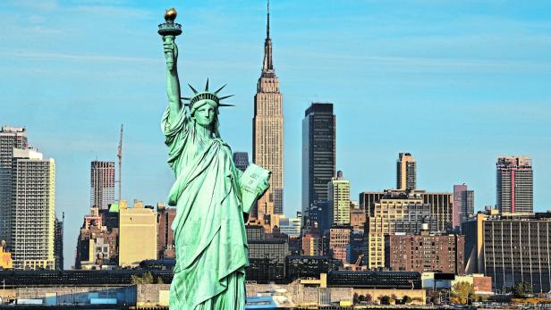 new york empire state building and statue of liberty