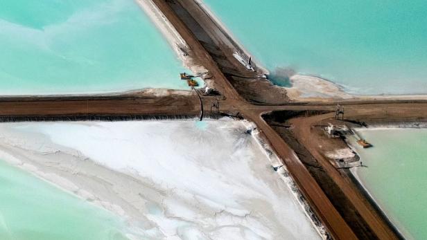 TOPSHOT-ARGENTINA-ECONOMY-ENVIRONMENT-LITHIUM