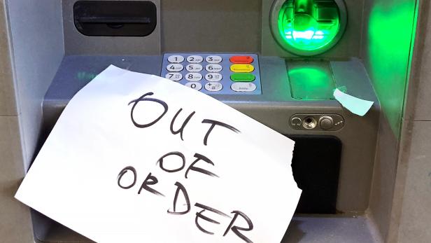 ++ THEMENBILD ++ BANKOMAT / BANKOMATGEBÜHREN / BANKEN / GELD ++ THEMENBILD ++ BANKOMAT / BANKOMATGEBÜHREN / BANKEN / GELD