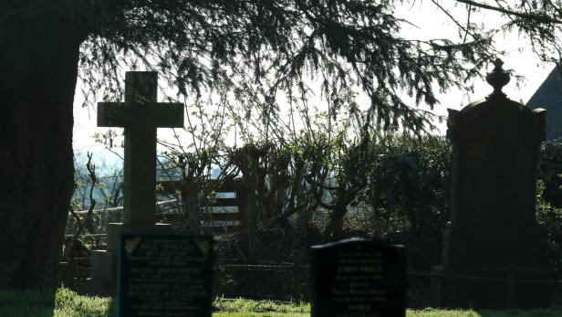 Grabsteine auf einem Friedhof