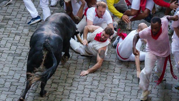TOPSHOT-SPAIN-BULLFIGHTING-FESTIVAL-SAN FERMIN TOPSHOT-SPAIN-BULLFIGHTING-FESTIVAL-SAN FERMIN