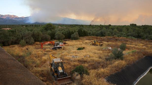 Wildfire in the Pauls mountains, in Catalonia