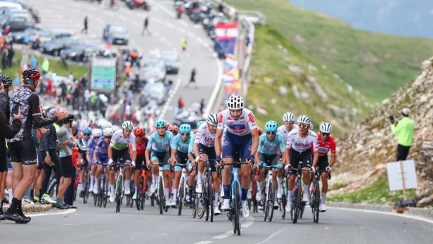 CYCLING - Tour of Austria Startklar: Für die 140 Fahrer geht es am Samstag auf der Königsetappe nach Kühtai.
