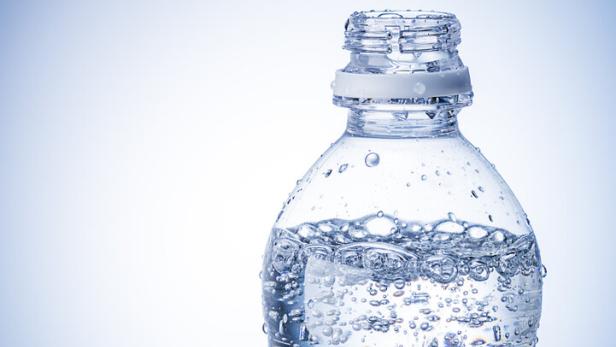 Carbonated water in a PET bottle