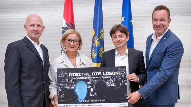 Claus Zeppelzauer (GF Haus der Digitalisierung), Landeshauptfrau Johanna Mikl-Leitner, Medienexperte Ferdinand Auhser, Lukas Reutterer (GF Haus der Digitalisierung) 