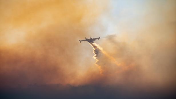 Wildfire continues to burn on Chios Island