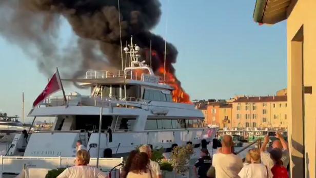 FRANCE-YATCHTING-LUXURY-TOURISM-FIRE
