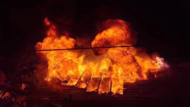 Dachstuhl in Flammen