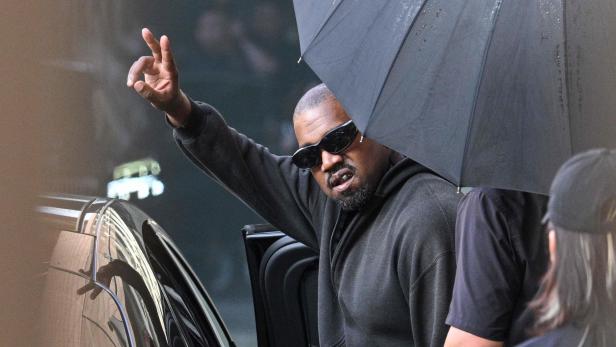 TOPSHOT-CHINA-ENTERTAINMENT-MUSIC-KANYE WEST