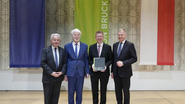 Der ehemalige Landeshauptmann Josef Pühringer, Rektor der Bruckner Privatuniversität Martin Rummel, Gründungsrektor Univ. Prof. i. R. Reinhart von Gutzeit und Landeshauptmann Thomas Stelzer