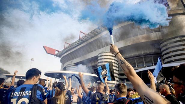 Inter Milan fans watch UEFA Champions League final in Milan Inter Milan fans watch UEFA Champions League final in Milan
