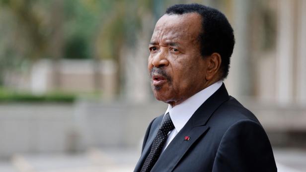 FILES-CAMEROON-POLITICS-VOTE Paul Biya, der Präsident von Kamerun, blickt zur Seite.
