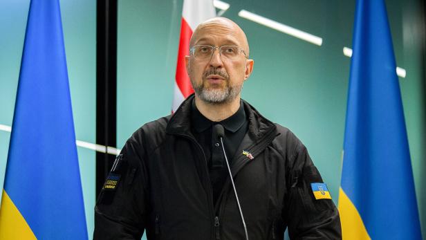 Ukrainian PM holds presser with Slovak counterpart following intergovernmental meeting near Uzhhorod