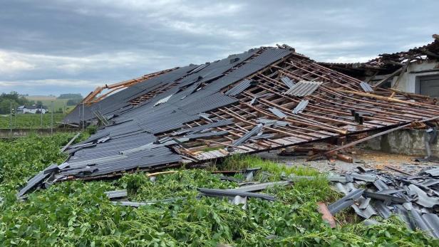 Durch Unwetter zerstörtes Gebäude