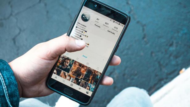 Gegen Influencer wird ermittelt: Sie sollen Steuern hinterzogen haben.