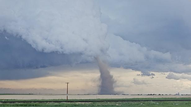 Ein Tornado bildet sich