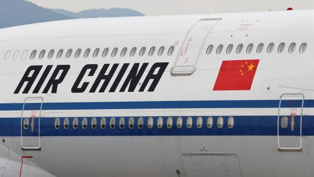 Chinese Premier Li Qiang visits Seoul Ein Flugzeug von Air China (Symbolbild)