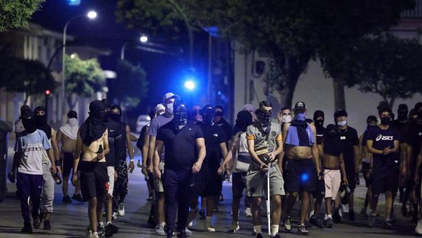 Anti-migrant unrest following an attack on elderly man by unknown assailants, in Torre Pacheco