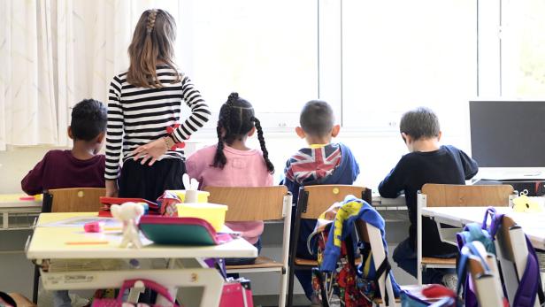 ++ THEMENBILD ++ SCHULE / DEUTSCHKLASSE / DEUTSCHFÖRDERKLASSE