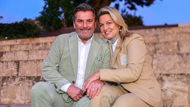 Thomas Anders Schlagerstar mit Ehefrau Claudia Weidung-Anders privat im Portrait auf Mallorca ! Santa Ponsa Tennis & Cou Thomas Anders Schlagerstar mit Ehefrau Claudia Weidung-Anders privat im Portrait auf Mallorca ! Santa Ponsa Tennis & Cou