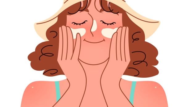 Eine Frau trägt Sonnenschutzmittel auf ihr Gesicht auf, um sich vor der Sonne zu schützen.