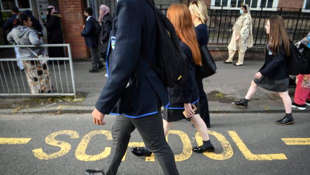 BRITAIN-HEALTH-VIRUS-EDUCATION