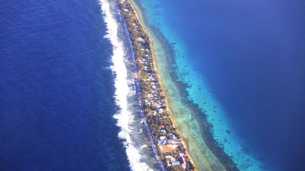FILE PHOTO: Aerial view of Funafuti, Tuvalus most populous island Luftaufnahme von Funafuti, der bevölkerungsreichsten Insel Tuvalus