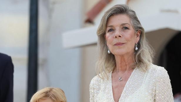 Caroline von Hannover mit ihrem Enkelkind bei den Feierlichkeiten zum 100. Geburtstag von Fürst Rainier III.