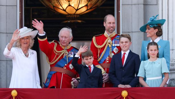 König Charles mit Familie bei Trooping the Colour